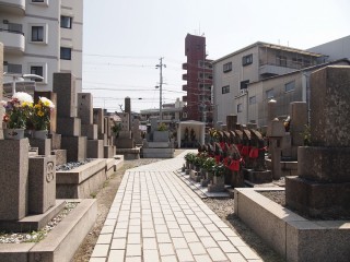 旧三番墓地（大阪市東淀川区）