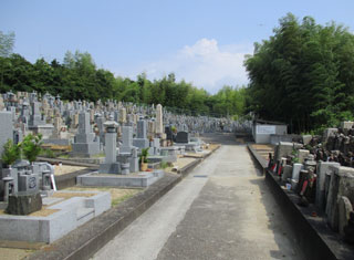 泉財・山深墓地（和泉市池田下町）